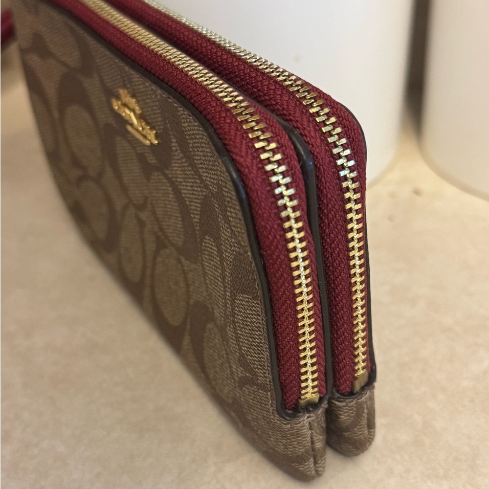 NWOT Coach Double Brown and Red  Signature  Wristlet - Picture 2 of 4